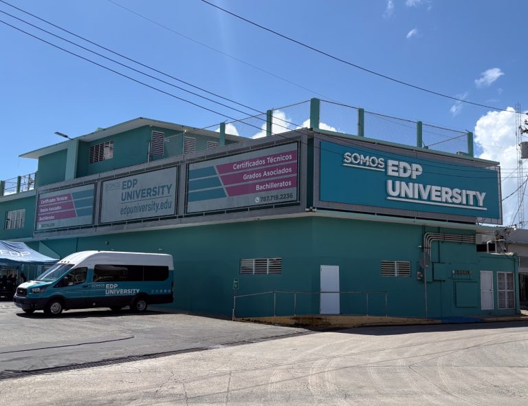 Fachada de Centro Universitario de Humacao