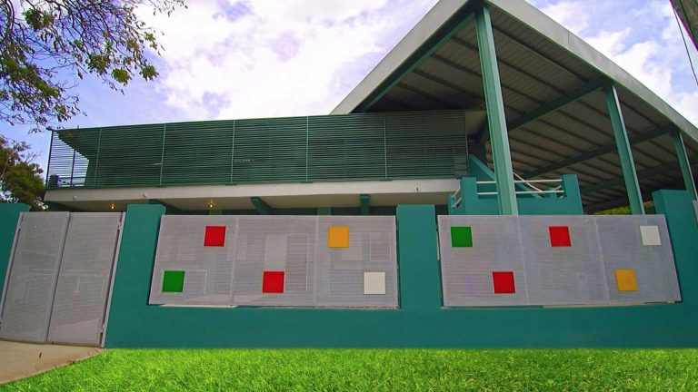 Fachada de Centro Universitario de Villalba